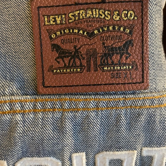 Levi’s NFL Football Patriots Jean Jacket - Picture 3 of 4